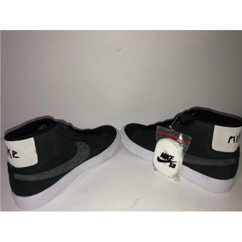 Nike SB Zoom Blazer Mid QS x Gnarhunters Black/White AH6158-001 Men’s Sz 6